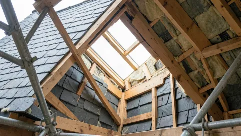 budowa lukarny w dachu