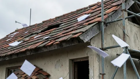 czy wymiana dachu wymaga pozwolenia na budowę